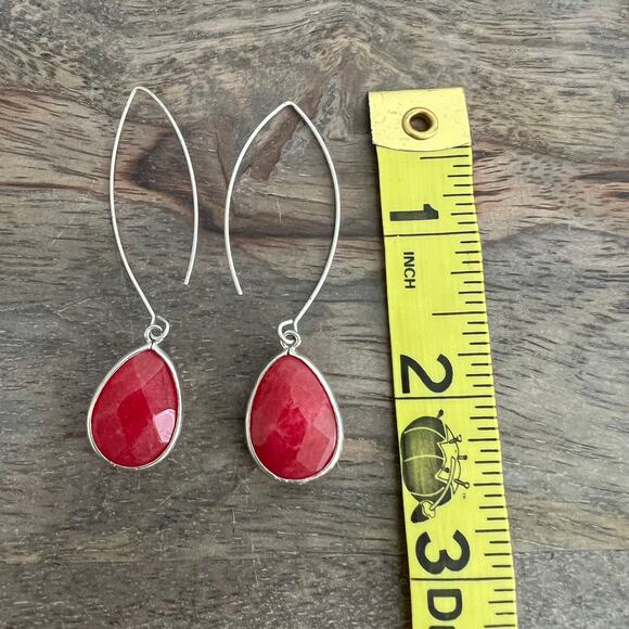 Ruby tone faceted teadrop dangle drop earrings with silver hardware - Picture 3 of 3